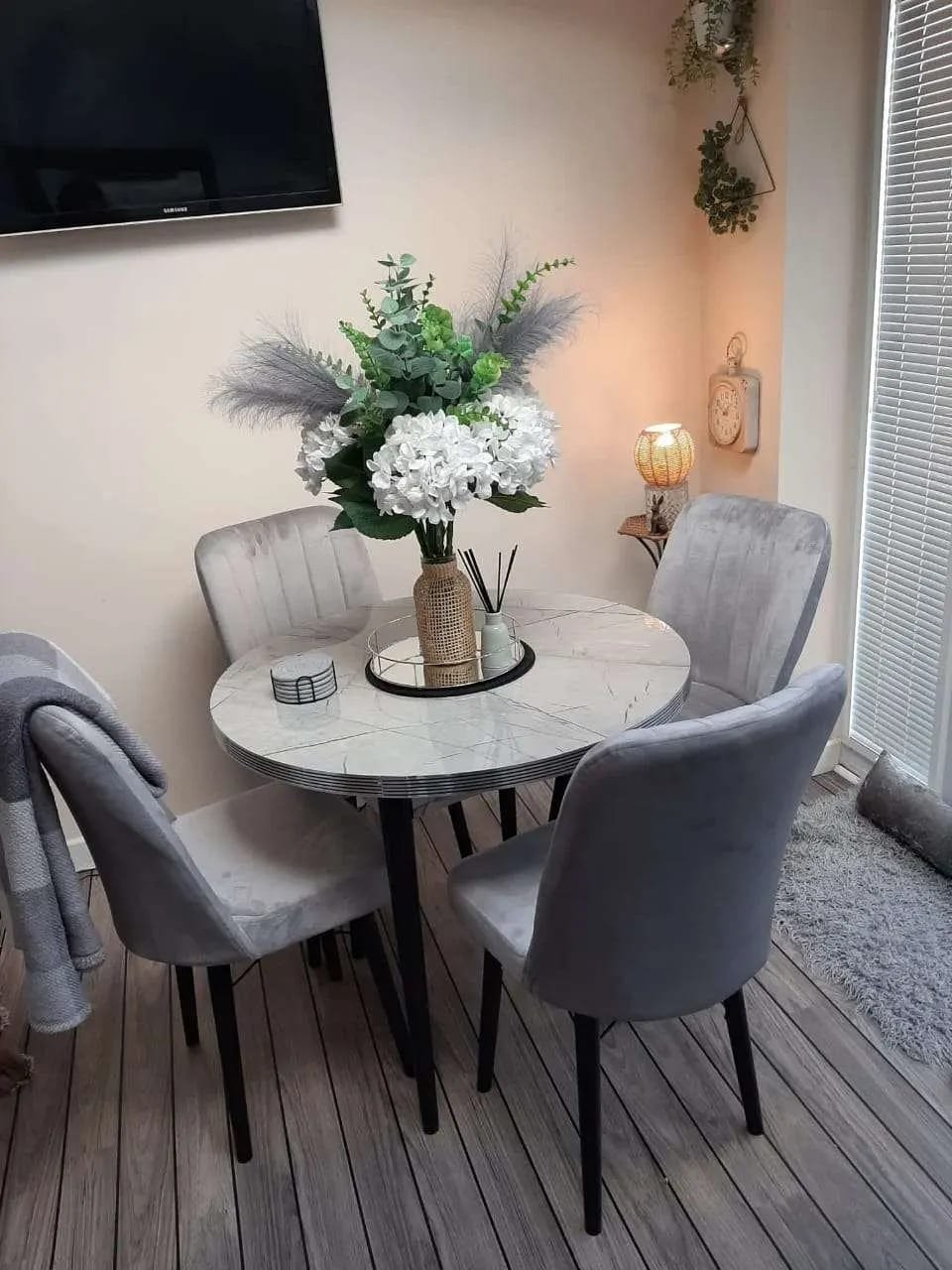 Round Wooden Dinning Tables